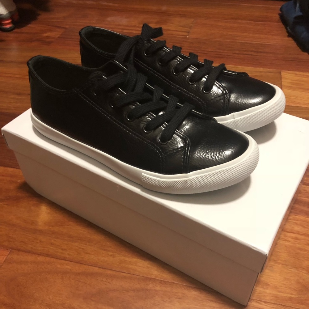 NWOB sneakers by KAARI blue